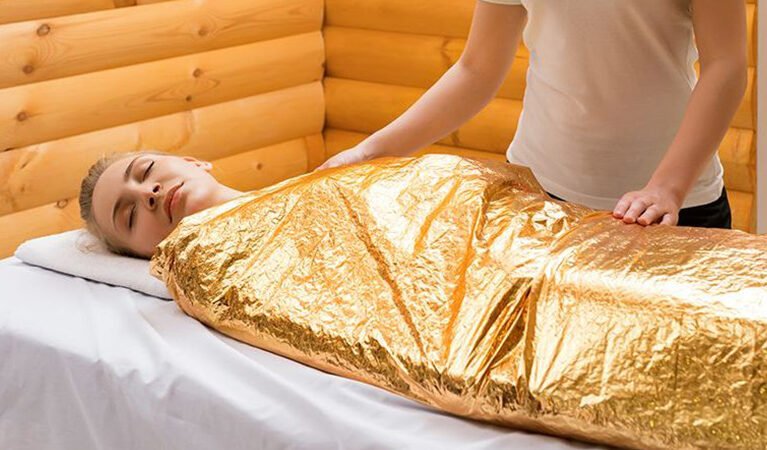 Our Whole Health signature body treatment uses infrared heat technology to burn up to 1800 calories in one session. This wrap helps reduce cellulite, soothe joint pain, improve circulation, and support weight-loss goals—all while deeply detoxifying the body.