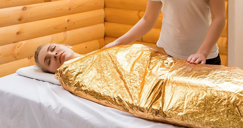 Our Whole Health signature body treatment uses infrared heat technology to burn up to 1800 calories in one session. This wrap helps reduce cellulite, soothe joint pain, improve circulation, and support weight-loss goals—all while deeply detoxifying the body.